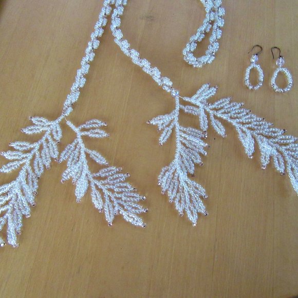 Iridescent white & copper bead lariat necklace & pierced dangling hoop earrings - Picture 10 of 16